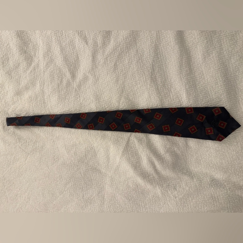 Vtg Countess Mara 100% Silk Tie Maroon Madallion Patern